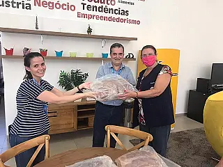 Cursos de alimentos do Senai doam pães para entidades em Dourados
