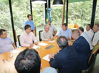 Governador recebe demandas e atende municípios