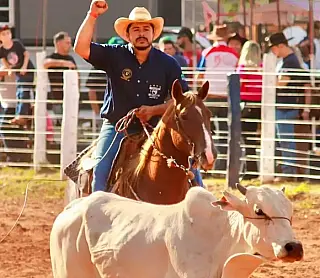 Festa do Laço Comprido abre feira agropecuária