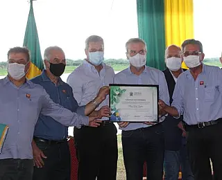 Senador participa de homenagem a presidente paraguaio