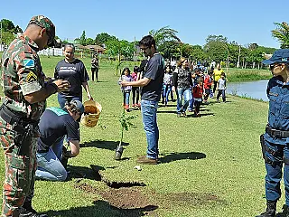 Semana tem plantio de árvores organizado pelo Imam