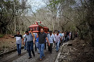Mais de 250 crânios humanos é descoberta em cova no México