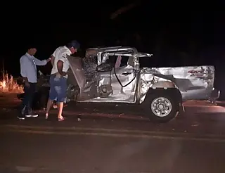 Ex-secretário morre ao colidir Hilux com caminhão de cerveja