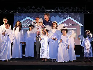 Dourados Brilha começa com luzes e homenagens