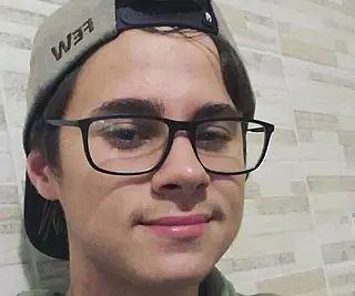 Ator é assassinado pelo pai da namorada junto com os pais dele