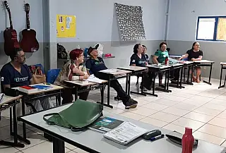 UEMS oferece oficina de mosaico gratuito para idosos em Dourados