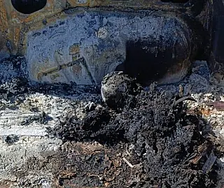 Corpo carbonizado é encontrado em carro incendiado