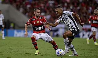 Santos e Flamengo duelam pelo Brasileiro