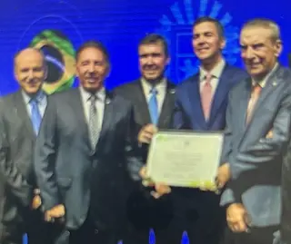 Gerson Claro concede Cidadania a presidente do Paraguai