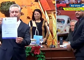 Sessão da Câmara começa com dois novos vereadores