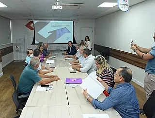 Ayache se reúne com deputados e mostra impactos