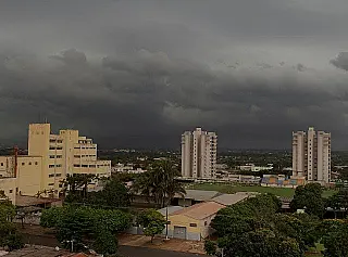 Chuva com descargas elétricas provoca alerta
