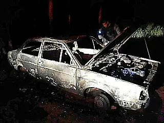 Carro é encontrado incendiado depois de ter sido furtado, em Três Lagoas