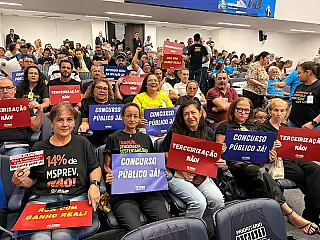 Fetems e sindicatos protestam contra reajuste abaixo da inflação