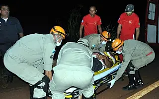 Condutor fica ferido ao atropelar cavalo em rodovia