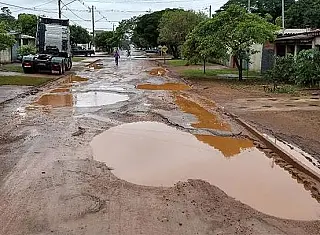 Bebeto quer Exército ajudando Prefeitura a tapar buracos