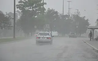 Inmet emite alerta de perigo de tempestade com ventos de 100 km/h