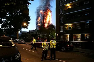 Incêndio no prédio em Londres deixa 30 mortos