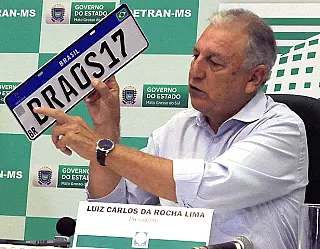 Carros novos terão que adotar placa do Mercosul a partir de fevereiro em MS