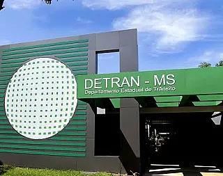 Detran instala totem e atendimento em Libras