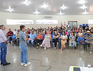 Marçal reúne diretores de escolas em Dourados