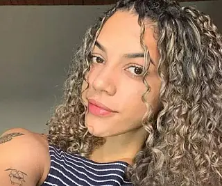 Jovem morre ao bater moto
