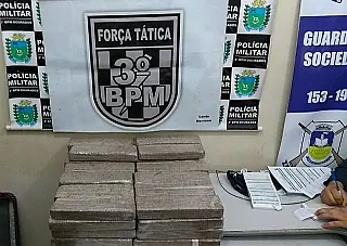 Jovem é presa com quase 50 kg de maconha que levaria para Goiás