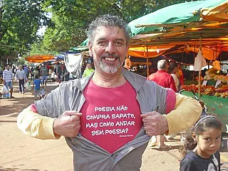 Emmanuel Marinho recebe prêmio da Câmara