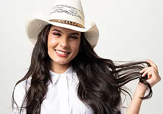 Ana Castela é a atração da Expoagro nesta quarta-feira
