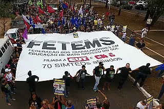 Mais que parabéns, educadores merecem valorização e respeito o ano inteiro