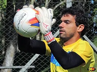 Após se converter goleiro é dispensado do Londrina