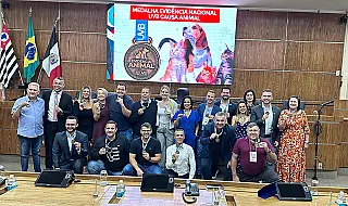 Mauricio recebe Medalha Evidência Nacional UVB em defesa à causa animal