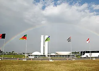 Governo já gastou mais para se sustentar do que economizaria com reformas