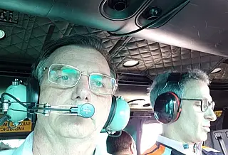 Bolsonaro sobrevoa área de rompimento de barragem em Minas