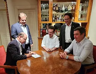 Barbosinha assina ficha de filiação no PSD
