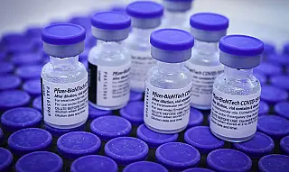 Vacina Pfizer é eficaz a longo prazo em adolescentes, diz estudo