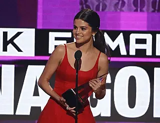 Selena Gomez passa por transplante de rim para tratar Lúpus