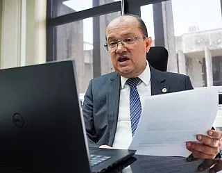 'Clima de campanha' induz site a erros grosseiros