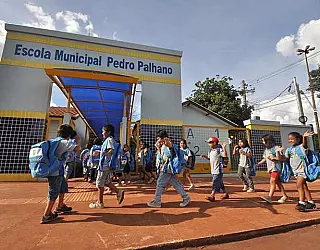 Prefeita amplia o toque de recolher e volta atrás em suspensão de convocados da Educação
