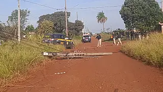 Viaturas da PRF colidem, uma capota e atinge poste de iluminação em MS
