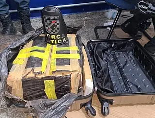 Mulher é abordada com 35 quilos de maconha em mala dentro de ônibus
