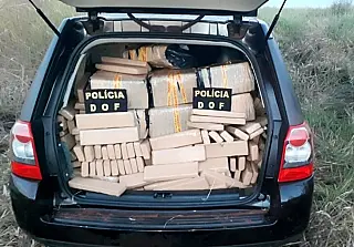 Motorista abandona Land Rover com mais de mil quilos de maconha ao avistar DOF