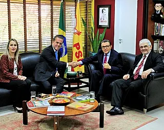 Ricardo Ayache volta para a política e assume o comando do PSB no Estado