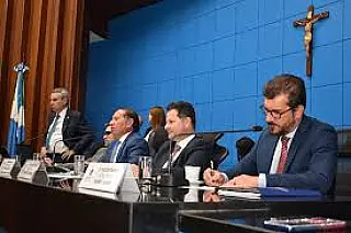 Deputados chegam a consenso e vão manter atual mesa diretora