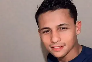 Jovem perde controle de carro e morre ao bater em poste de energia