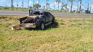 Idosa de 80 anos morre e seis pessoas ficam feridas em capotagem de caminhonete