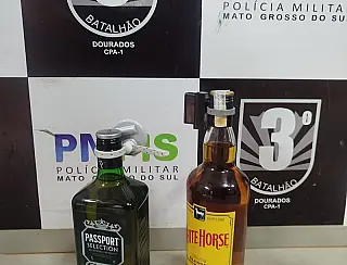Fugitiva tenta levar uísque do mercado sem pagar
