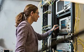 Pesquisadora brasileira bate recorde de internet em fibra óptica