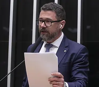 Pollon propõe extensão de porte de arma a guardas municipais