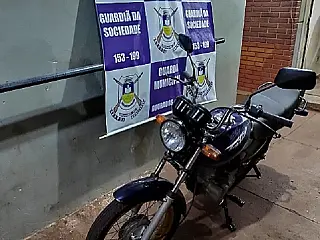 Ao combater aglomeração em bairro, Guarda Municipal encontra moto roubada em casa